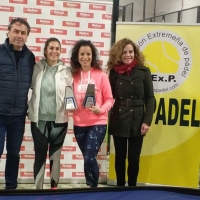 200 participantes se lucen en la primera prueba del pádel extremeño