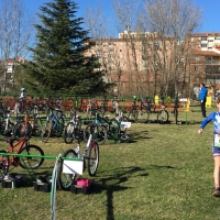 Las categorías inferiores del triatlón extremeño se exhiben en Plasencia