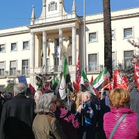 CCOO y UGT exigen unas pensiones dignas frente a Delegación del Gobierno