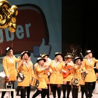 Actuación de la murga Las Sospechosas en Preliminares