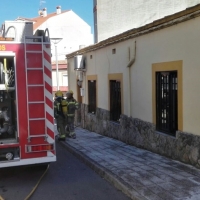 Una vivienda queda parcialmente calcinada tras incendiarse en Navalmoral