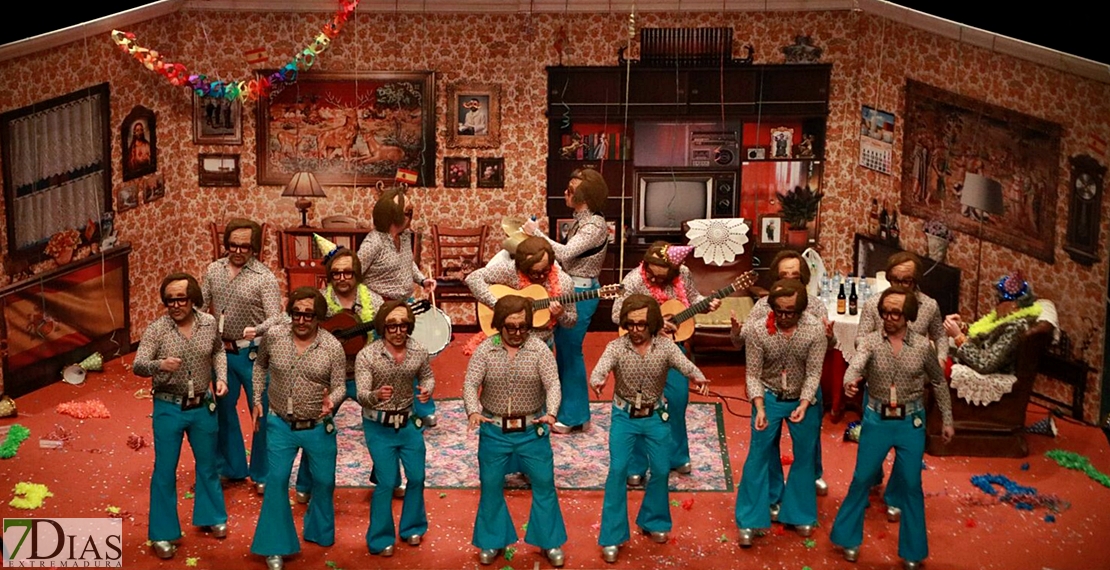 Actuación de la murga Los Mirinda en la Final