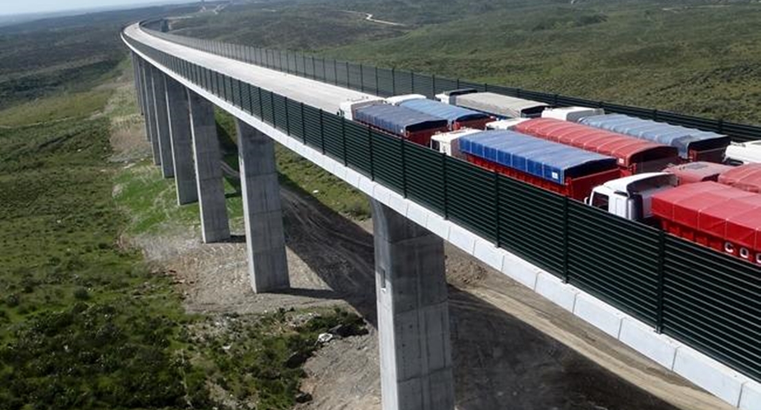 Adif prueba los puentes de la vía de alta velocidad