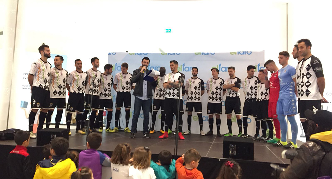 El CD. Badajoz homenajea al Carnaval en su camiseta