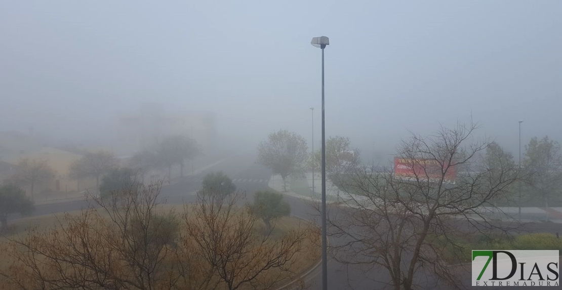 Badajoz amanece con nieblas espesas