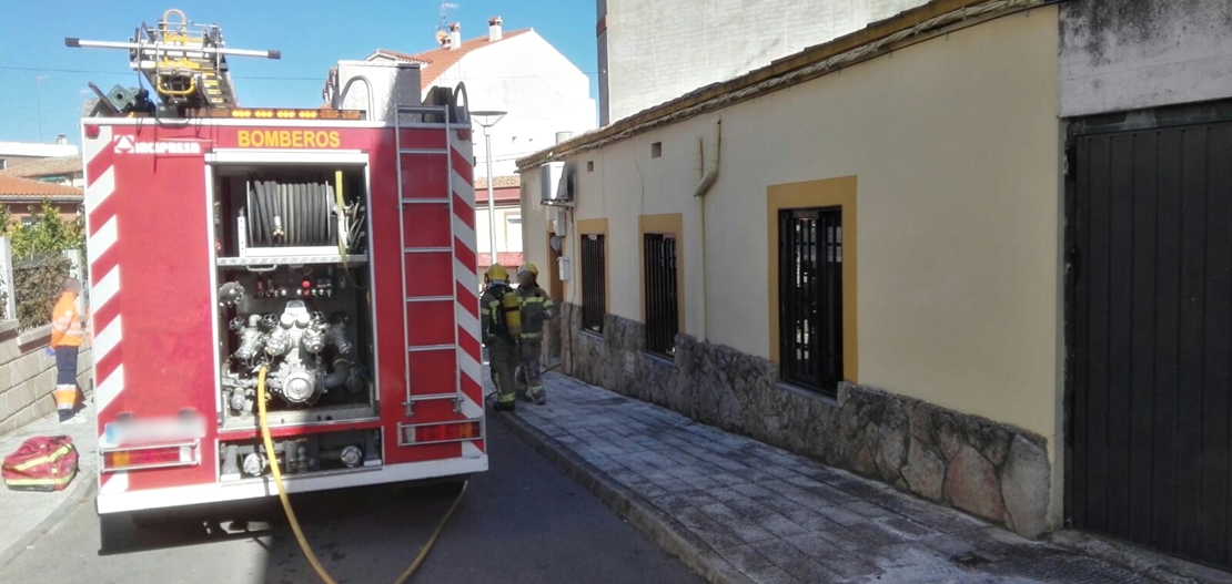 Una vivienda queda parcialmente calcinada tras incendiarse en Navalmoral