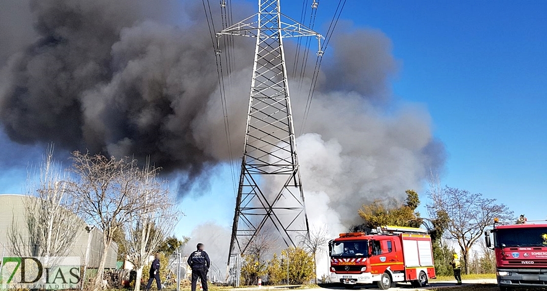 Importante incendio en un vivero de Navalmoral de la Mata