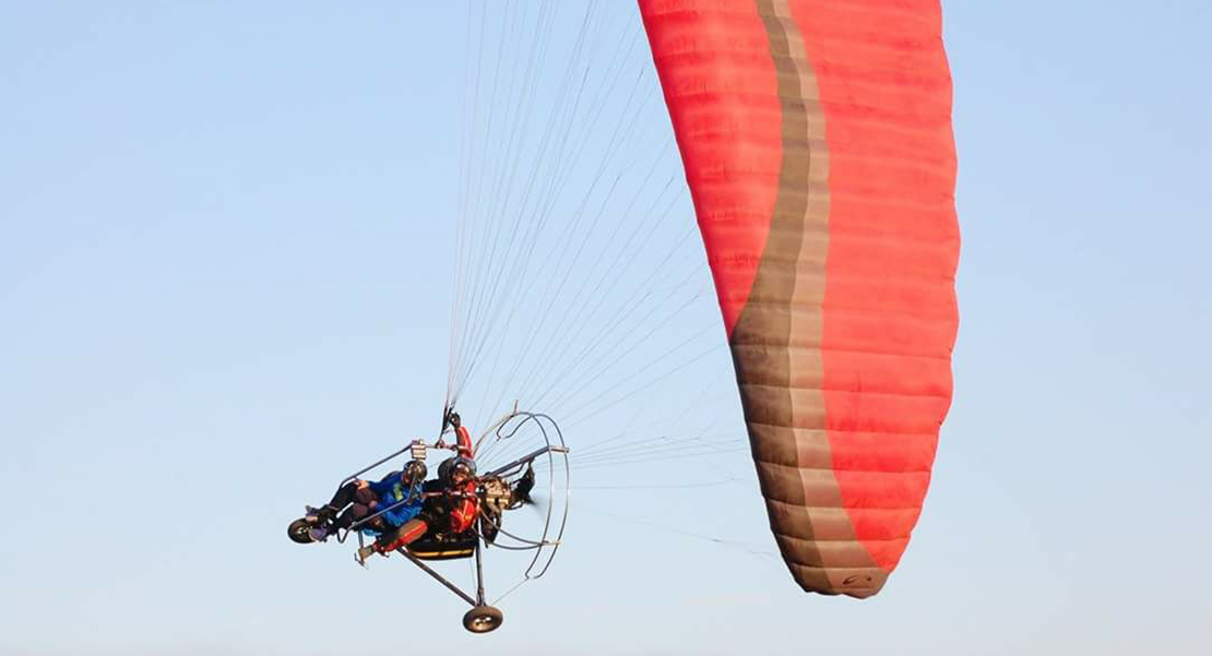 El extremeño Andrés Sánchez consigue el récord del mundo de parapente