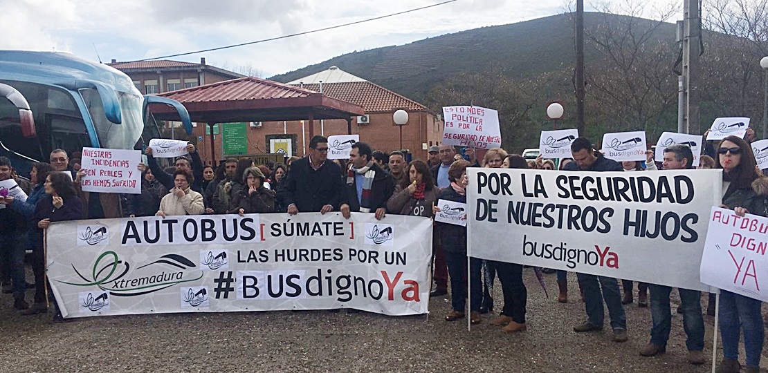 Manifestación en Las Hurdes para exigir un transporte escolar “digno”