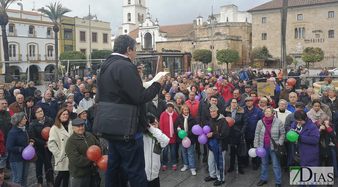 El reclamo de unas pensiones dignas consigue reunir a centenares de personas en Mérida