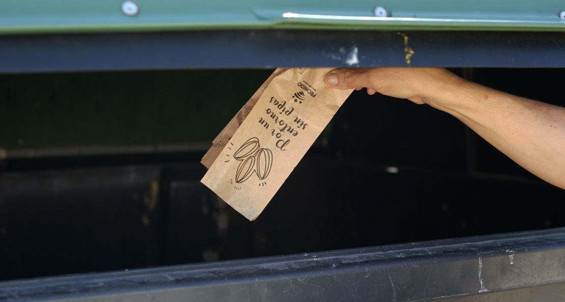 Si va a la procesión y come pipas, use la bolsa