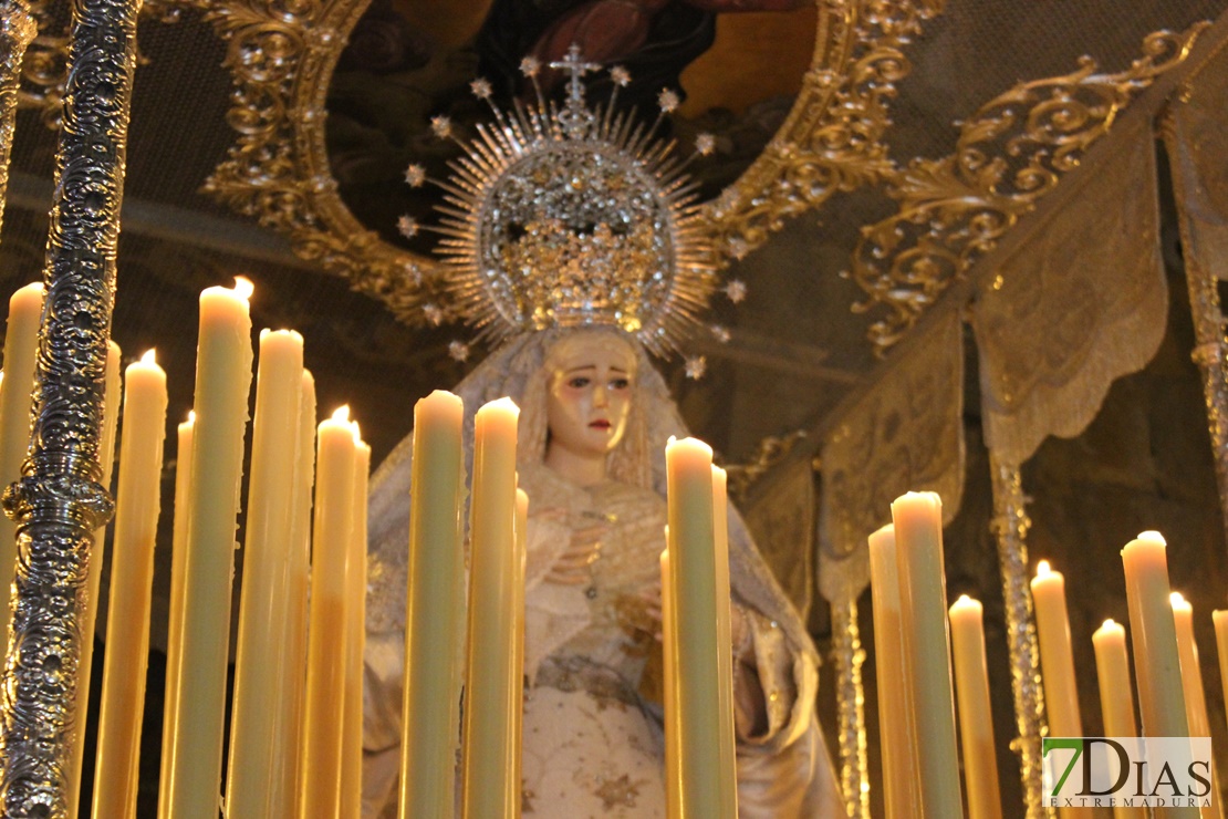 La Cofradía Infantil consigue llenar el centro de Mérida este Lunes Santo