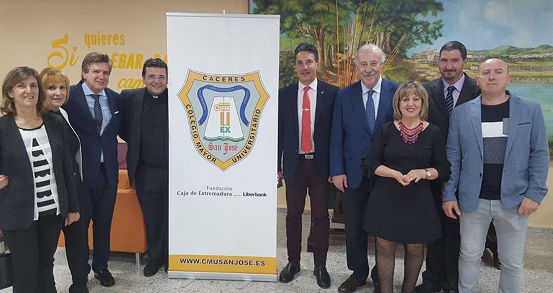 Vicente del Bosque, padrino en un colegio mayor de Cáceres