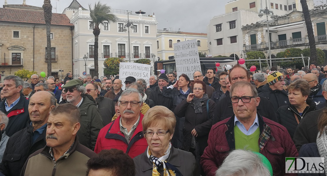 El reclamo de unas pensiones dignas consigue reunir a centenares de personas en Mérida