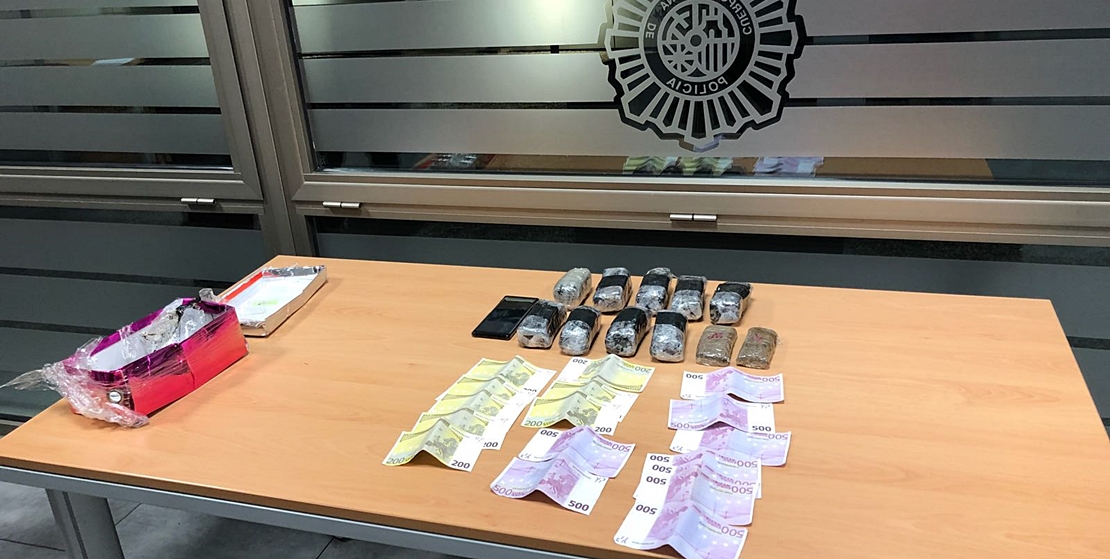Detenido un hombre que portaba 2 kilos de hachís entre sus pertenencias