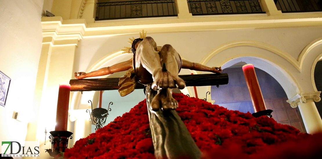 El Silencio acapara todas las miradas la madrugada del Viernes Santo en Badajoz