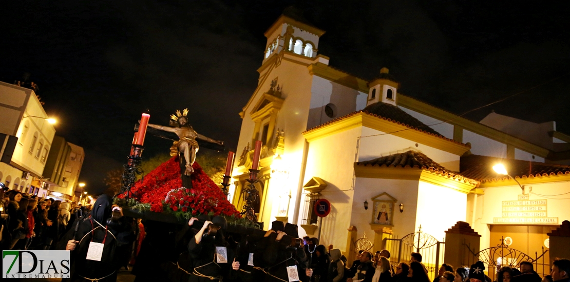 El Silencio acapara todas las miradas la madrugada del Viernes Santo en Badajoz