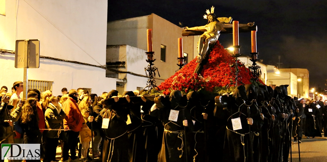 El Silencio acapara todas las miradas la madrugada del Viernes Santo en Badajoz
