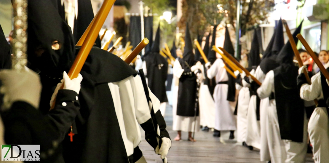 La Soledad de Luto procesiona por las calles de centro