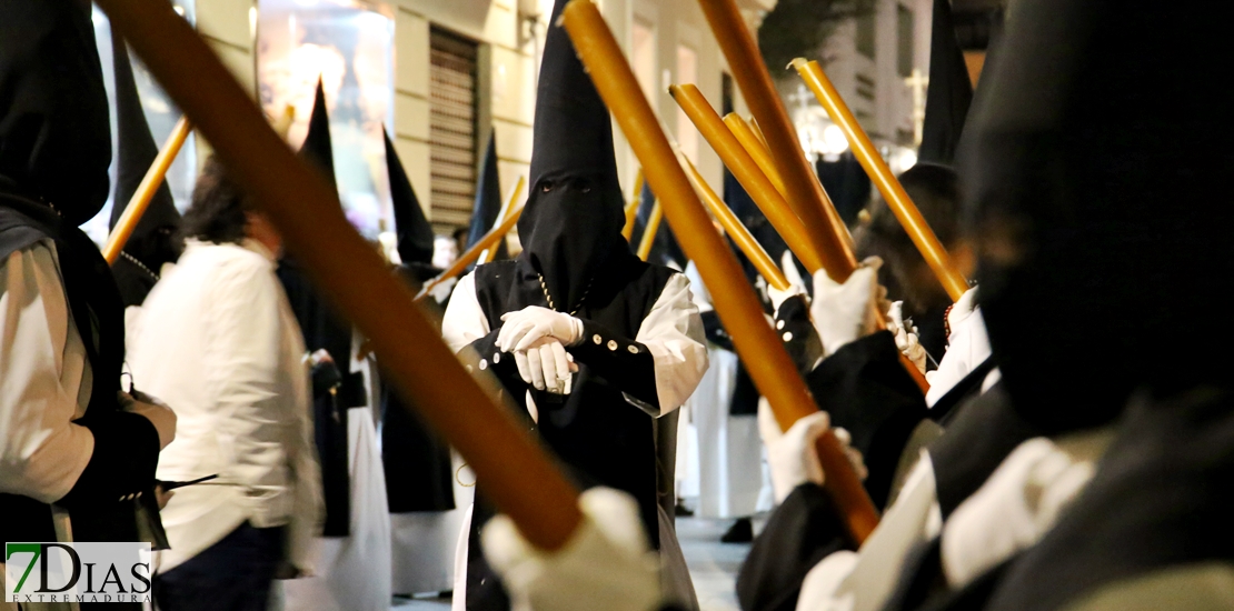 La Soledad de Luto procesiona por las calles de centro