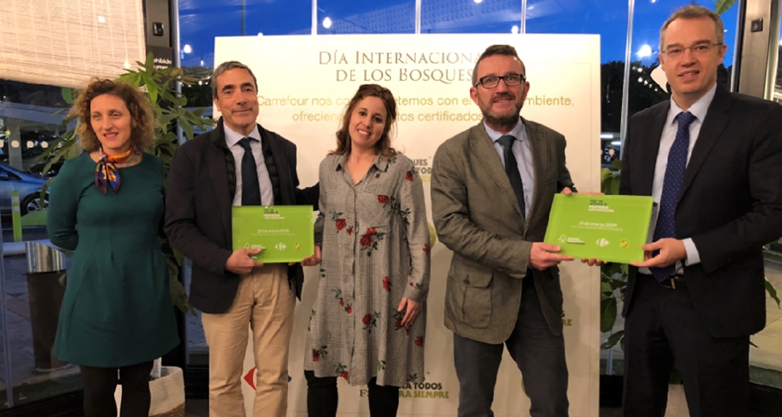 Premian a Carrefour por sus muebles de madera sostenible