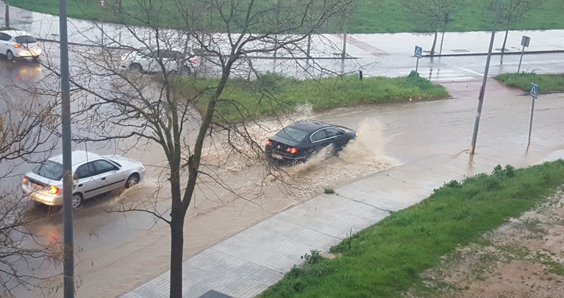 La lluvia cumple con las previsiones y toda Extremadura sigue en alerta