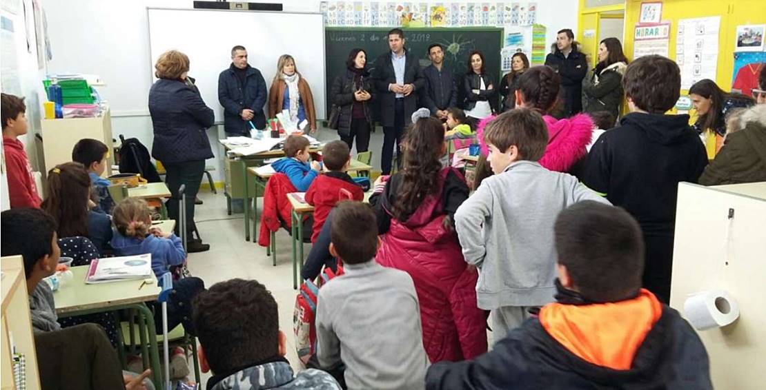 La consejera de Educación ha visitado el CRA Tierra de Barros