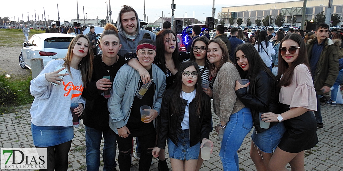 Miles de jóvenes dan la bienvenida a la primavera en Badajoz