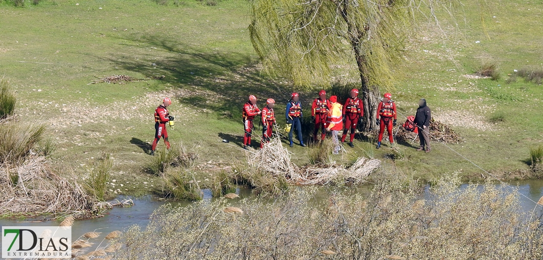 Cruz Roja realiza prácticas subacuáticas en el río Guadiana