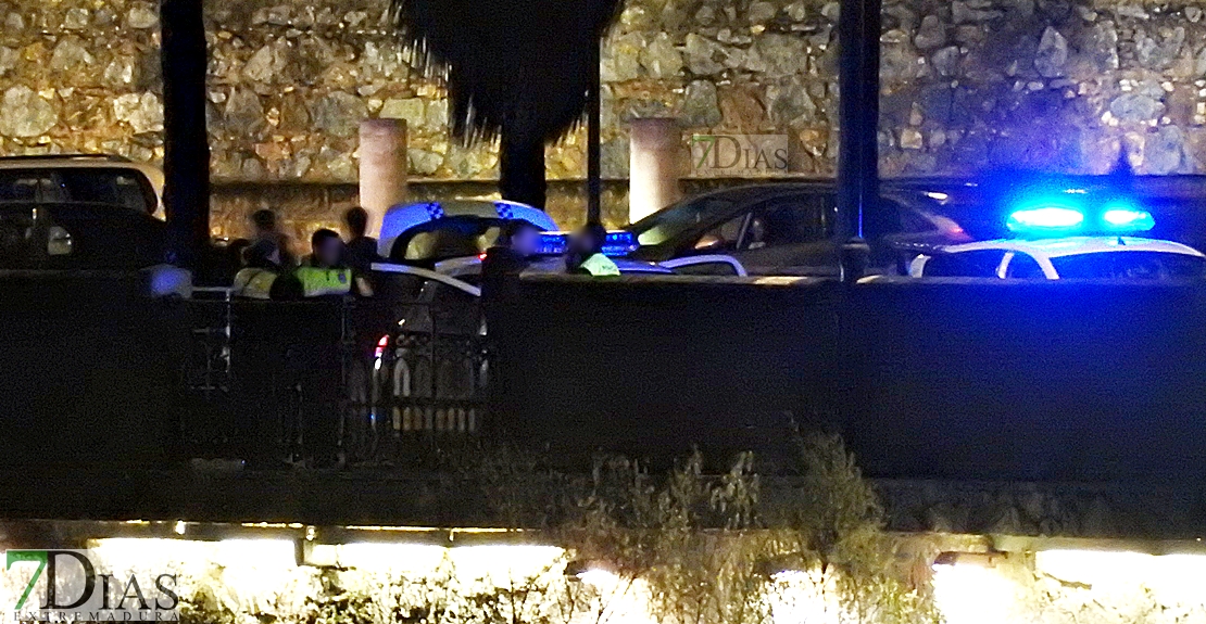 La Policía Local evita que una persona se arroje al Guadiana en Badajoz