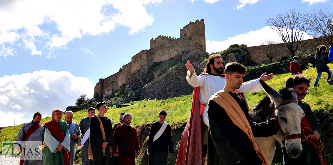 La Pasión Viviente de Alburquerque atrae a multitud de turistas cada año