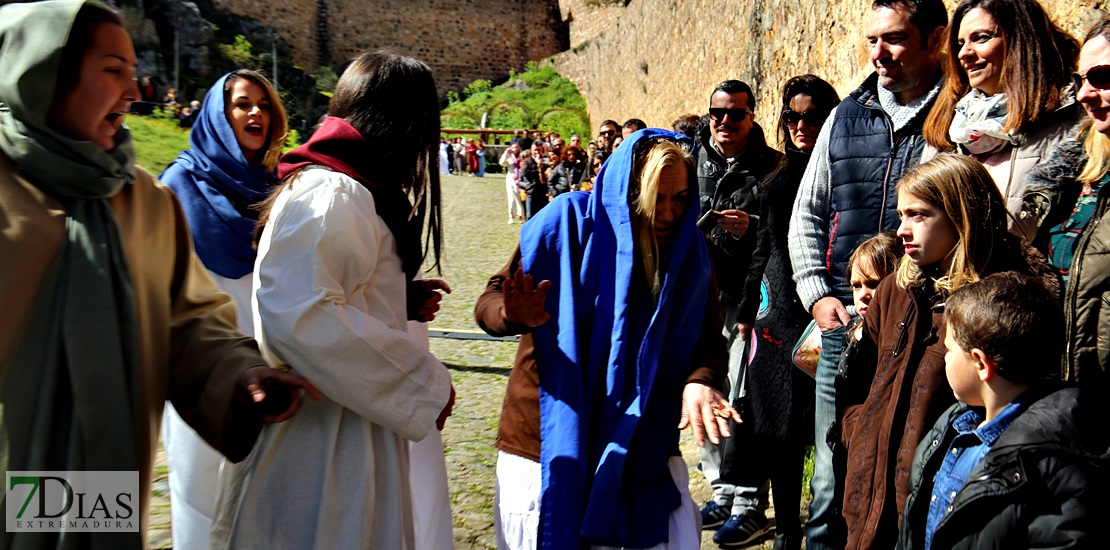 La Pasión Viviente de Alburquerque atrae a multitud de turistas cada año
