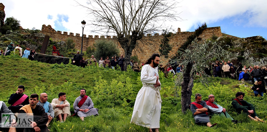 La Pasión Viviente de Alburquerque atrae a multitud de turistas cada año