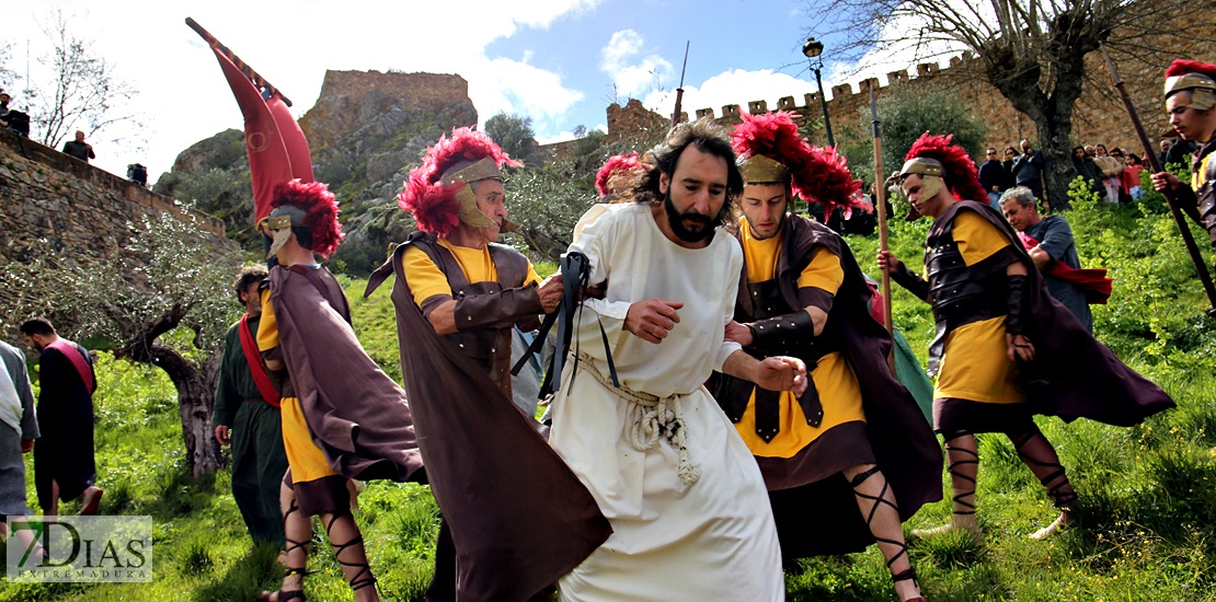 La Pasión Viviente de Alburquerque atrae a multitud de turistas cada año