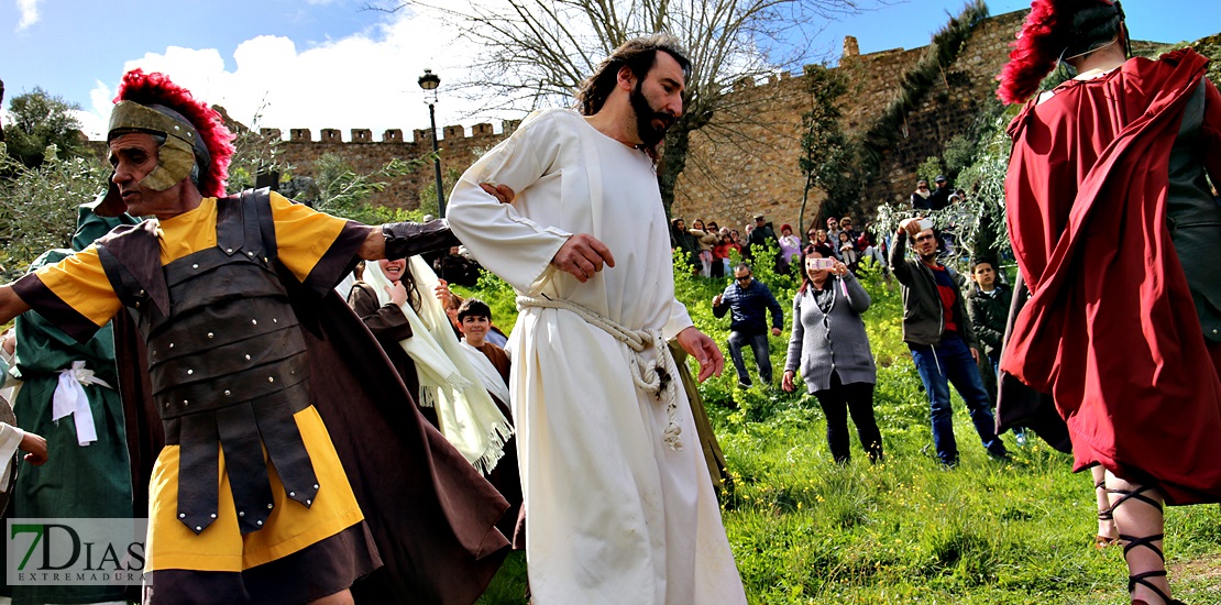 La Pasión Viviente de Alburquerque atrae a multitud de turistas cada año