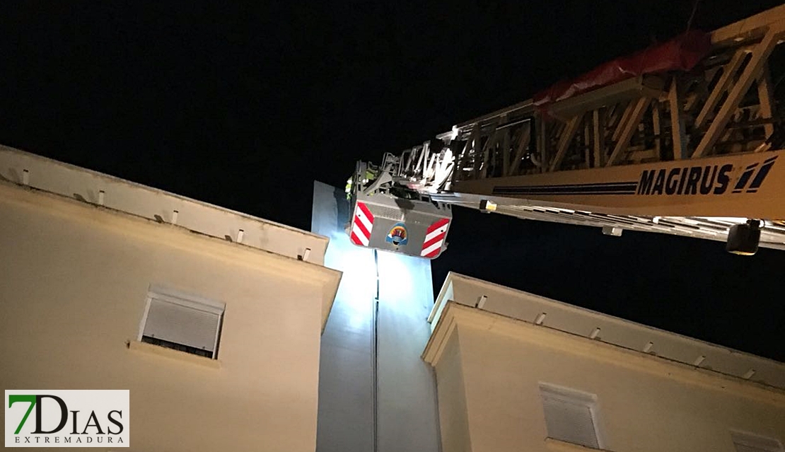 Los bomberos actúan en varios puntos de la ciudad debido a las rachas de viento