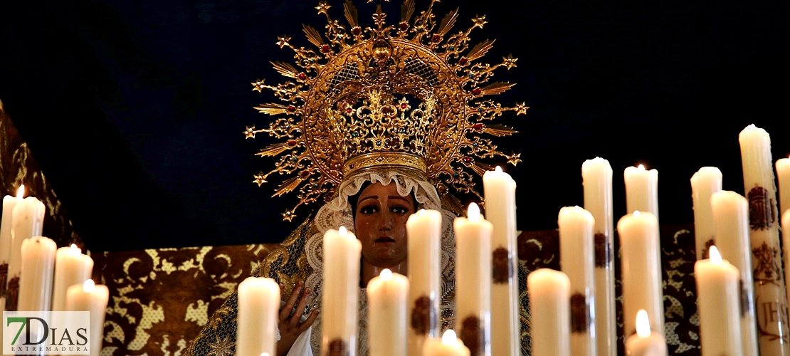 La Borriquita abre la Semana Santa pacense ante la atenta mirada de sus fieles