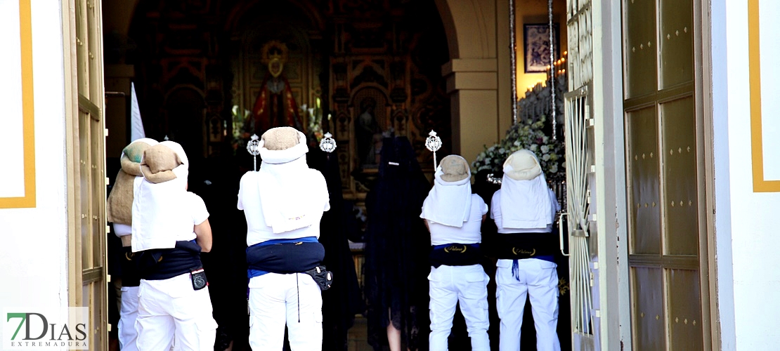 La Borriquita abre la Semana Santa pacense ante la atenta mirada de sus fieles