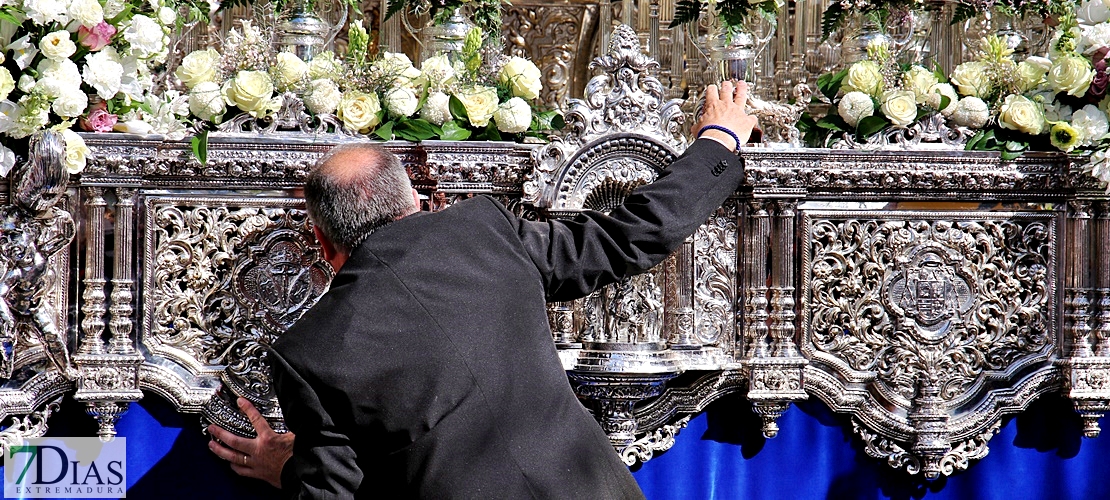 La Borriquita abre la Semana Santa pacense ante la atenta mirada de sus fieles