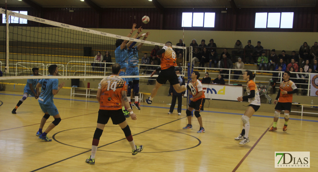 Imágenes del Pacense Voleibol 0 - 3 Electrocash Cáceres