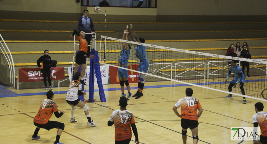 Imágenes del Pacense Voleibol 0 - 3 Electrocash Cáceres