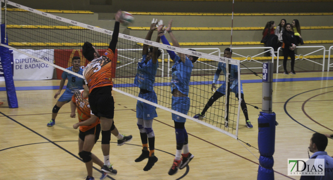 Imágenes del Pacense Voleibol 0 - 3 Electrocash Cáceres