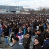 Miles de jóvenes dan la bienvenida a la primavera en Badajoz