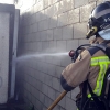 Los bomberos evitan males mayores en un incendio en una nave del Nevero