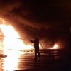 Bomberos luchan por extinguir un grave incendio en Zafra