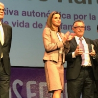 La Reina Letizia entrega un premio a la Sociedad Extremeña de Enfermedades Raras