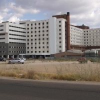 Cirujanos de Badajoz sustituyen el esternón y las costillas por piezas de titanio