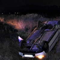 Un matrimonio y su hijo se salvan de milagro en la carretera Badajoz-Montijo