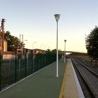 Tren Huelva-Zafra: en España algunos van en Ferrari y otros en 600