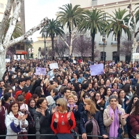 Miles de mujeres claman en Badajoz por una igualdad real